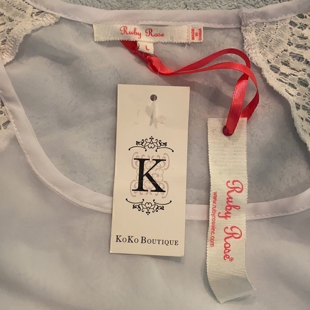 Ruby Rose Blouse    - Picture 3 of 3